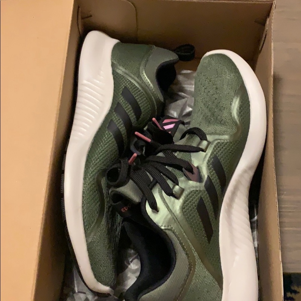 Women’s Adidas Edgebounce 7.5